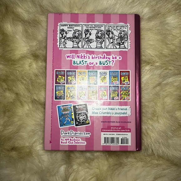 Dork Diaries Book 13 - Picture 2 of 3